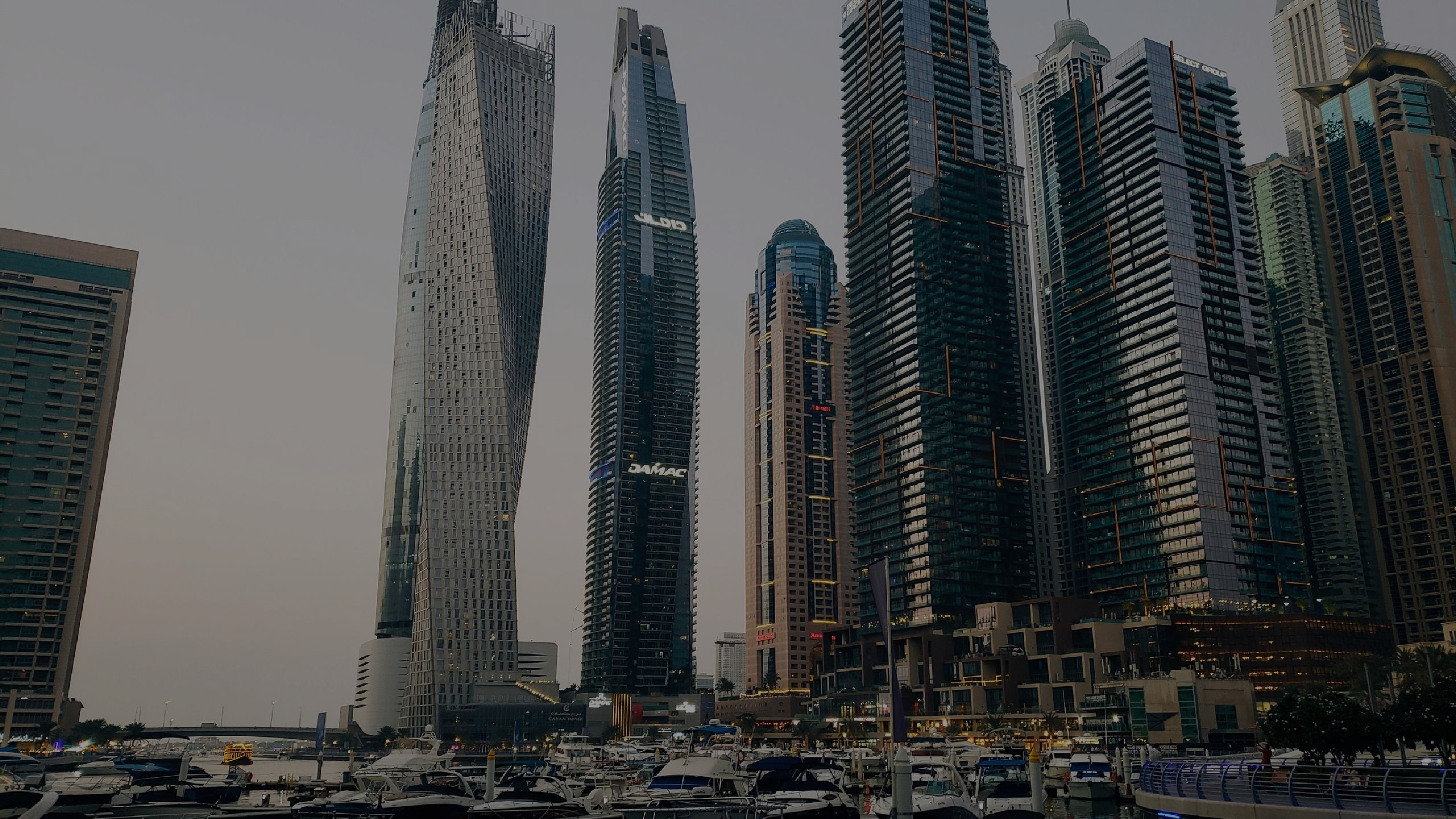 Dubai Marina i skumringen